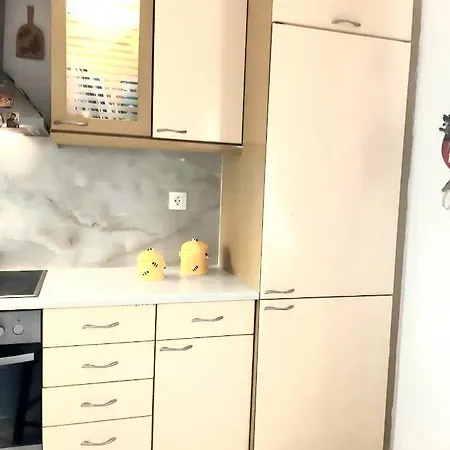 άνετο στο κέντρο της πόλης Apartment Aegina