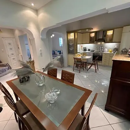 άνετο στο κέντρο της πόλης Apartment Aegina